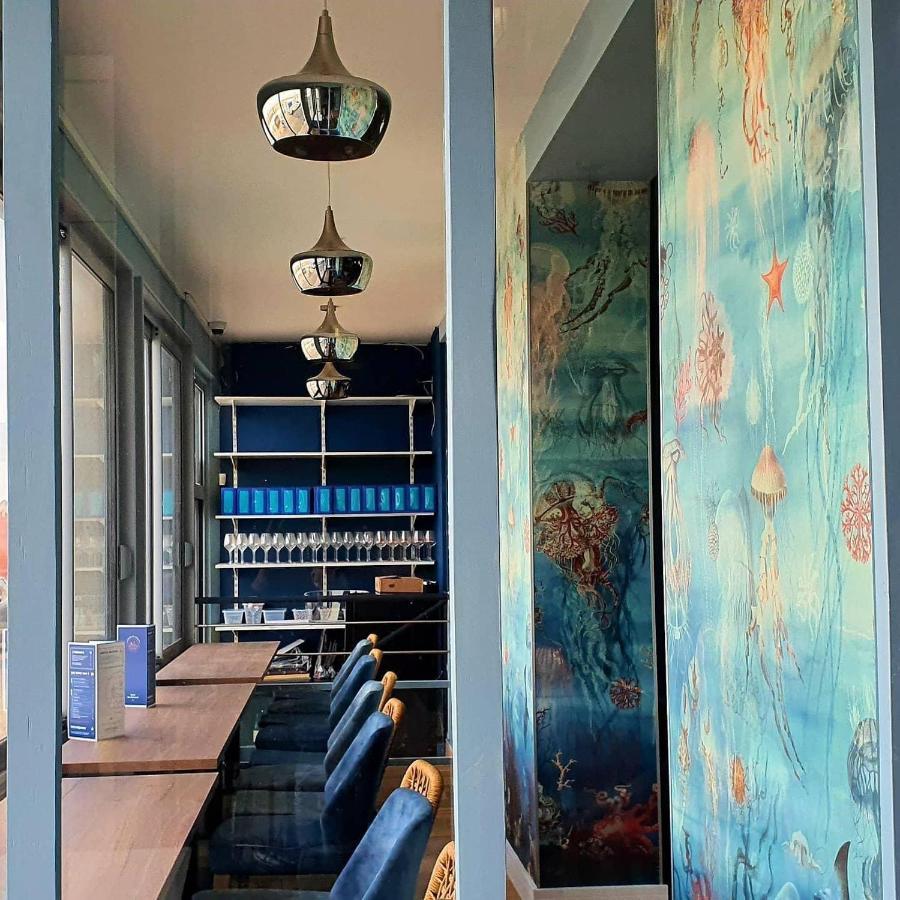 Hotel Restaurant L'Atelier Des Cousins Chatelaillon-Plage Exterior photo
